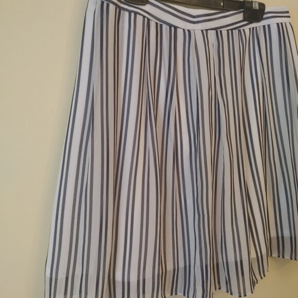 Chic By Jacob mini Flare skirt black and white size M - Picture 2 of 7
